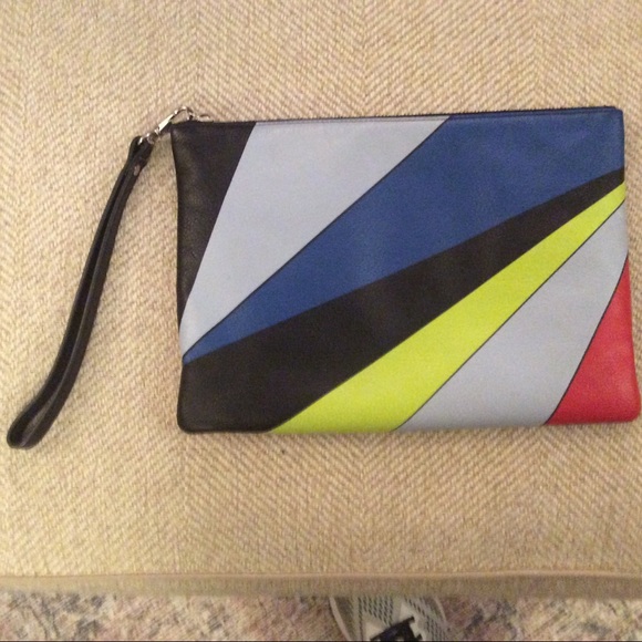 YARNZ leather clutch. Tuck under your arm and go! - Picture 2 of 4